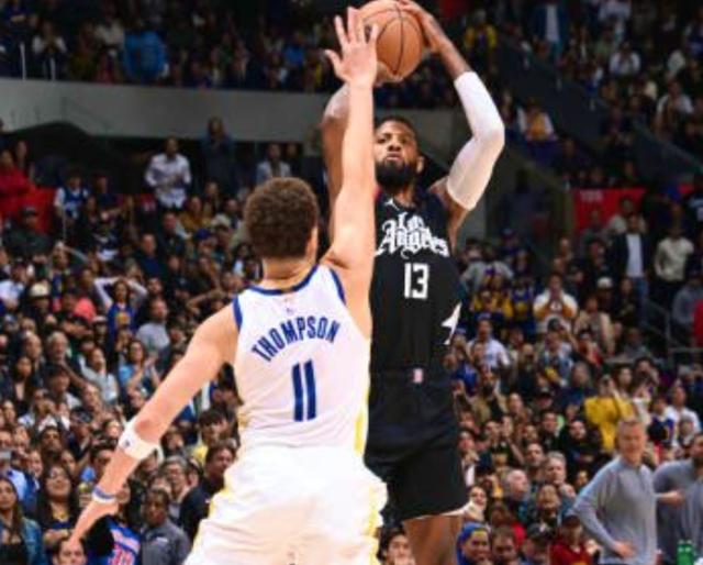 开云APP-【现场】韦少拼抢主导22分逆转 乔治三分一锤定音