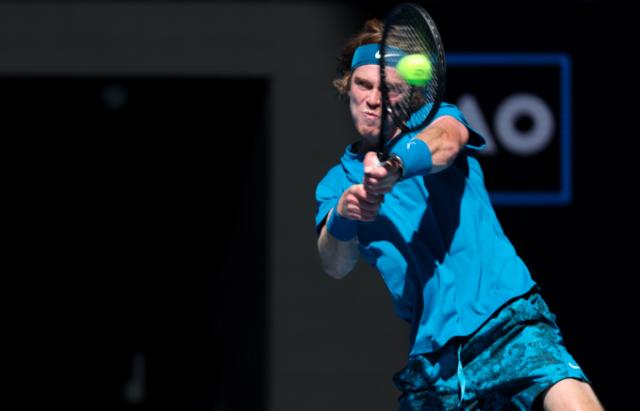 开云体育官网-卢布列夫一纪录追平费纳 距500赛四连冠仅差一步